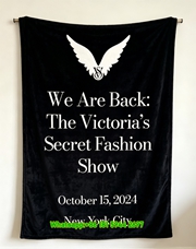 Victoria's Secret Pink Gift Set Fleece Throw Blanket V101